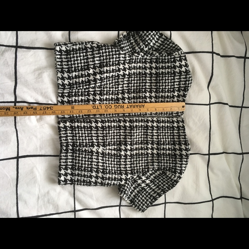 Cropped tweed-like structure patterned top - Picture 7 of 7
